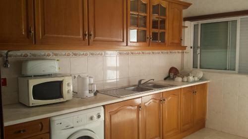 Lovely 4-Bed Apartment in Estombar