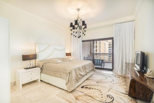 Daniels Sea View 2BR in Fairmont The Palm, Dubaj