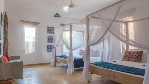 2 king beds