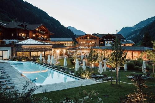 Familien Natur Resort Moar Gut - Hotel - Großarl