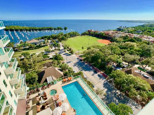 Balcony Ocean Views - Pool, Gym, Wi-Fi & Parking 3
