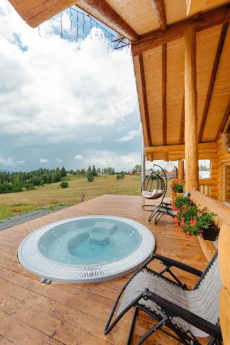 Peldbaseins, Rustic Chalet in Belis
