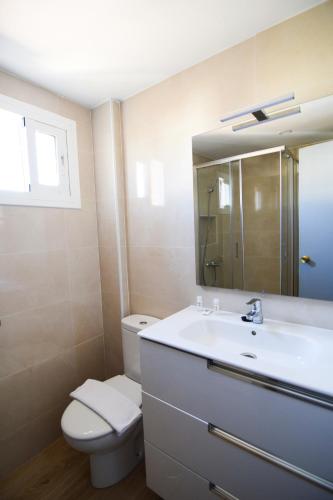Cremades Duke Apartment - image 11