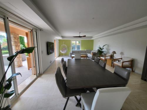 Facilities, Rez-de-Villa "Clos Saint-Sauveur" modern and chic, 160m2, swimming pool, terrace in Maure