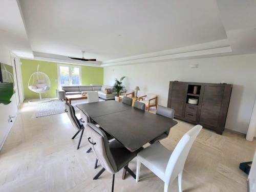 Facilities, Rez-de-Villa "Clos Saint-Sauveur" modern and chic, 160m2, swimming pool, terrace in Maure