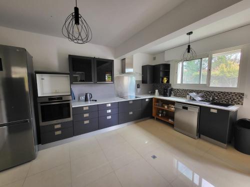 Kitchen, Rez-de-Villa "Clos Saint-Sauveur" modern and chic, 160m2, swimming pool, terrace in Maure