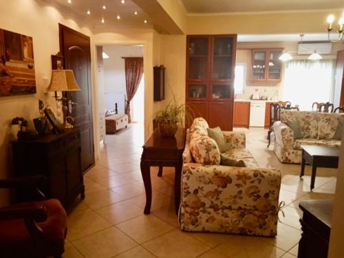 Guestroom, Nicole's home! in Nafpaktos