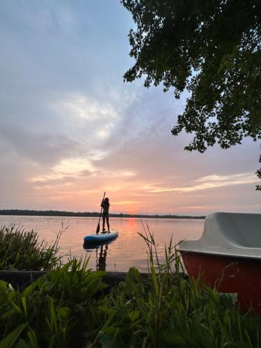 Modern, Sunset Waterfront Cottage with EV Charger