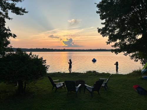 Modern, Sunset Waterfront Cottage with EV Charger