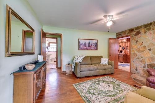 Pet-Friendly Douglasville Home with Screened Porch! in Basket Creek, USA