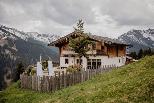 Wallegg Lodge - Alpine Premium Chalet - Ski In-Ski Out