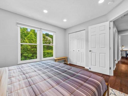 Modern and Stylish 5 Bedroom Home in Cranberry/Pittsburg in Cranberry Township, USA