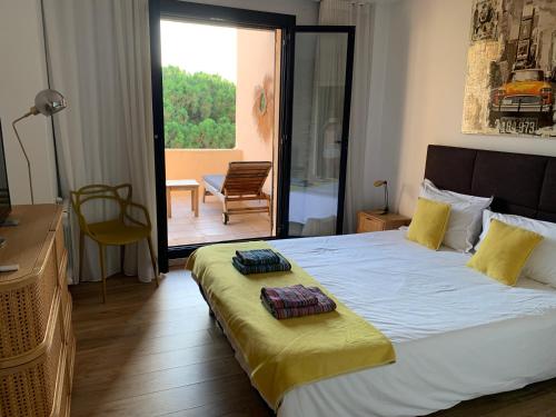 Mon Ecrin sur la marina du Golfe de St Tropez in Коголин