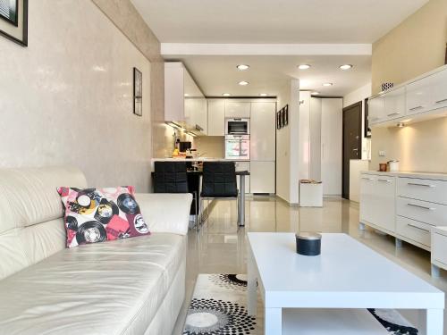 Entire Apartment for 4 Guests in Sofia, Sofia (Foto 4)