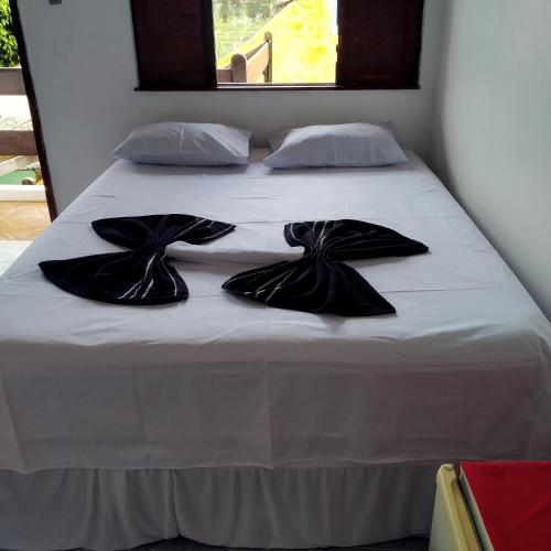 1 queen bed, 2 twin beds