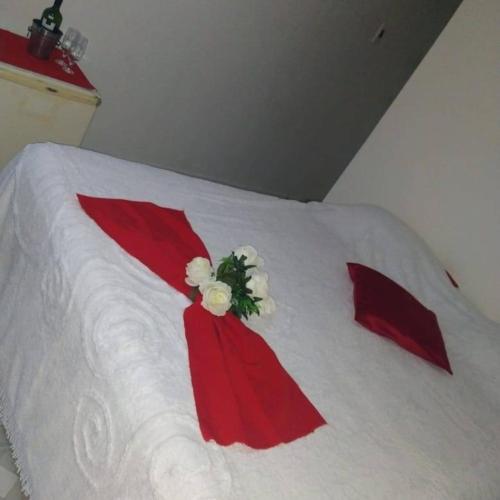 1 queen bed, 1 twin bed
