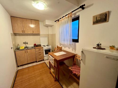 keuken, Apartments and rooms Villa Mačva - Banja Koviljača (Apartments and rooms Villa Macva - Banja Koviljaca) in Banja Koviljaca