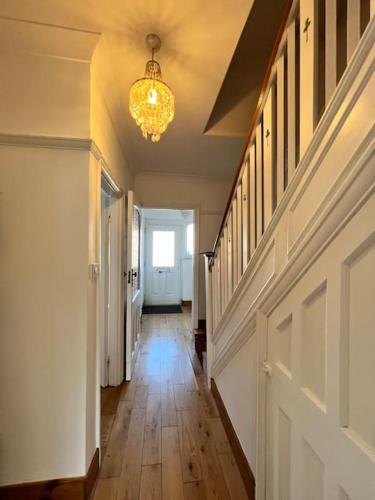 Large whole house with 7 bedrooms in S.Norwood