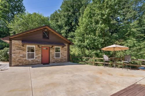 Hickory Hideaway Patio Paradise with Community Pool