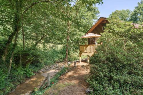 Hickory Hideaway Patio Paradise with Community Pool