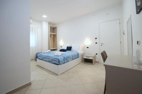 1 king bed, 1 double bed