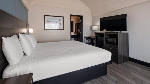 SureStay Hotel by Best Western Virginia Beach Royal Clipper in Virginia Beach, USA