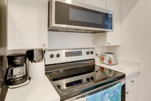 Pet-Friendly Seminole Vacation Rental Apt with Yard!