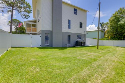 Pet-Friendly Seminole Vacation Rental Apt with Yard!