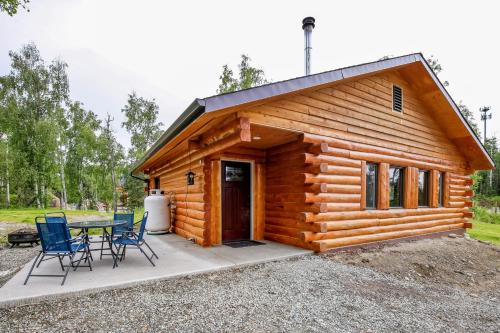 Welcoming Wasilla Cabin with Patio!
