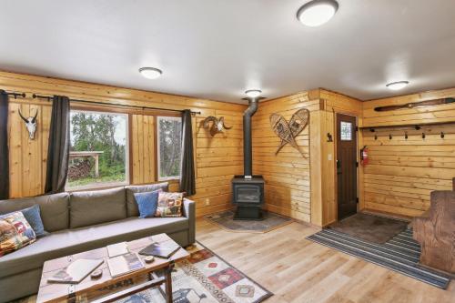 Welcoming Wasilla Cabin with Patio!