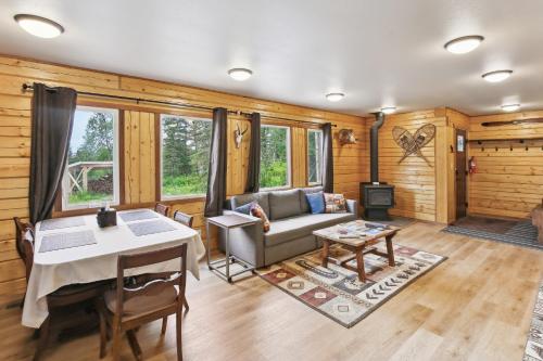 Welcoming Wasilla Cabin with Patio!
