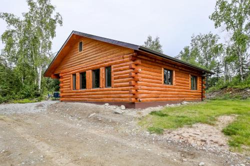 Welcoming Wasilla Cabin with Patio!