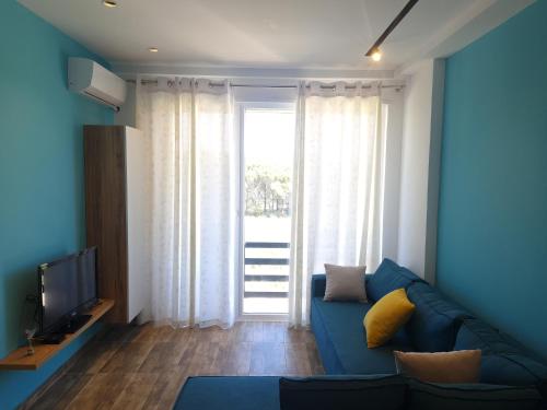 Teal Apartment - image 5