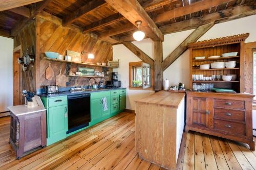 Breathtaking Mtn Views Stylish Rustic Retreat! in Bennington, USA