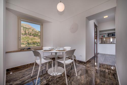 King Suite with Sea View image 4