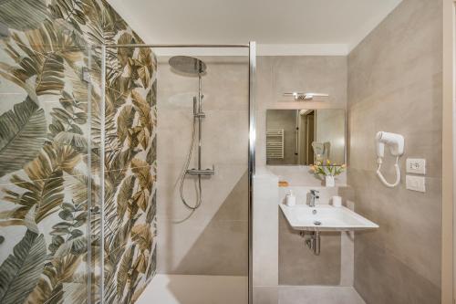 King Suite with Sea View image 3