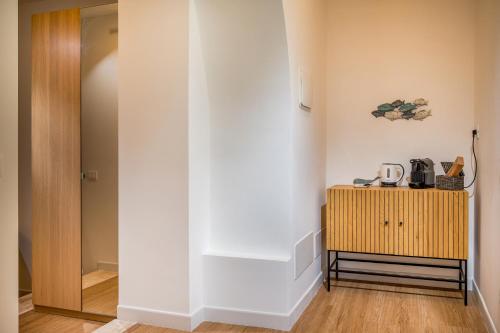 Deluxe Suite with Sea View image 6