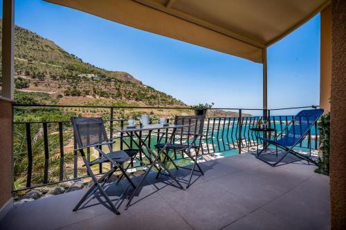 Deluxe Suite with Sea View image 10