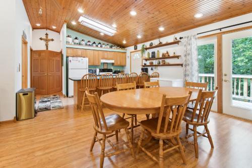 Serene Yellville Retreat w/ Hot Tub on 85 Acres in Kotera (AR)
