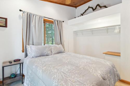 Serene Yellville Retreat w/ Hot Tub on 85 Acres in Kotera (AR)