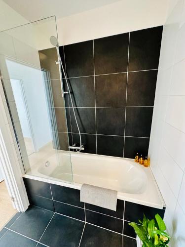 Urbanstay Suites - Grand Place 2 Bd Apartment - image 11