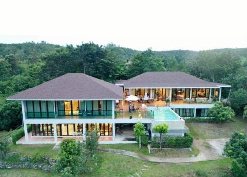 Empreo Residence Pool Villa (เอมพรีโอ พูล วิลลา)