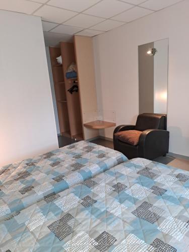 2 twin beds