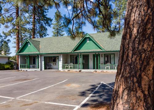 Green Gables Motel & Suites