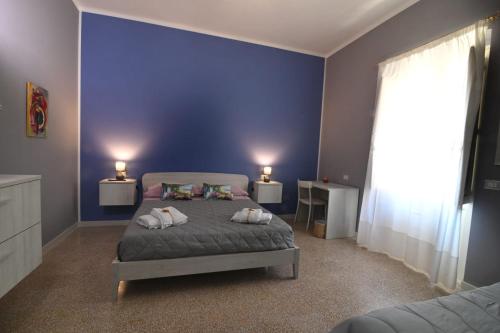  camera matrimoniale Selene con letto aggiunto in affittacamere Dormiamoci sù, Pension in Mottola