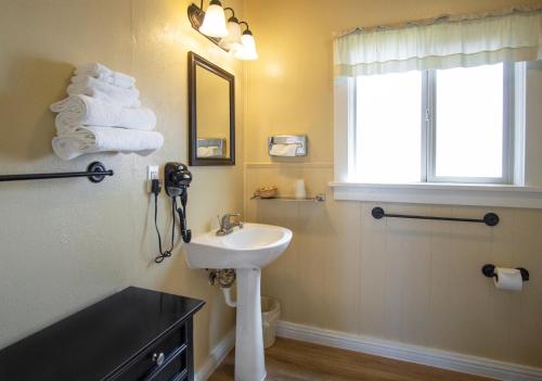 Green Gables Motel & Suites
