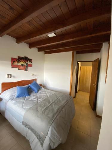 One-Bedroom Apartment image 6