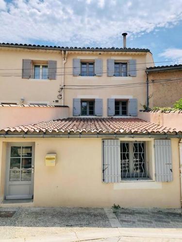 Logement neuf et climatisé, au coeur du village (Logement neuf et climatise, au coeur du village) in Saint-Didier