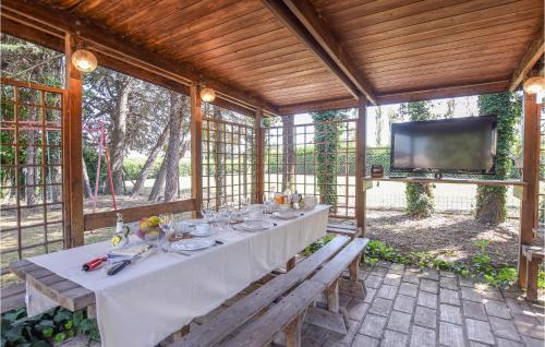 Beautiful Home In Rivotorto Di Assisi With Wifi