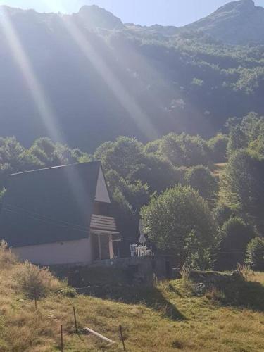 Holiday home above the Bukumirsko Lake